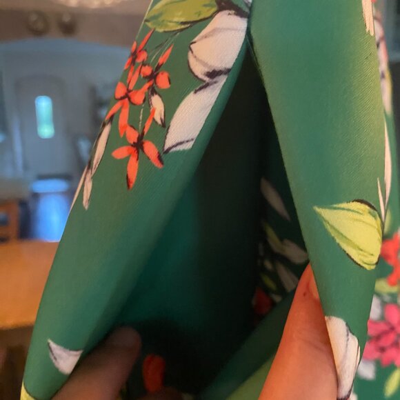 NWT Vince Camuto Green Floral Scuba Knit Fit & Flare Dress. Size 6 - Picture 14 of 15